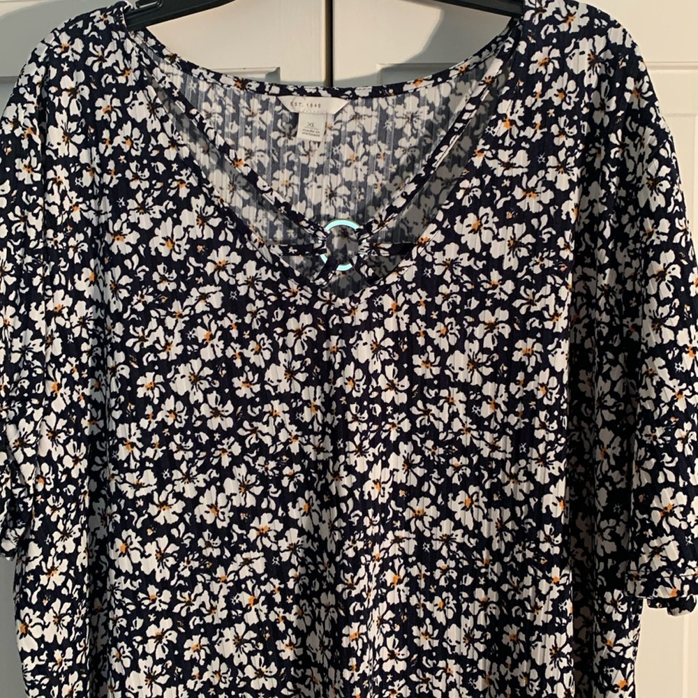 Cato Navy Blue & White Floral Blouse Relaxed Fit EUC
